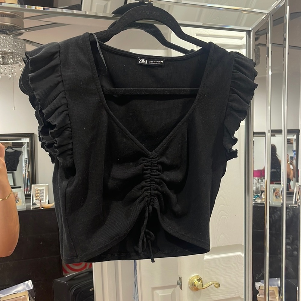 Ruffled sleeve crop top